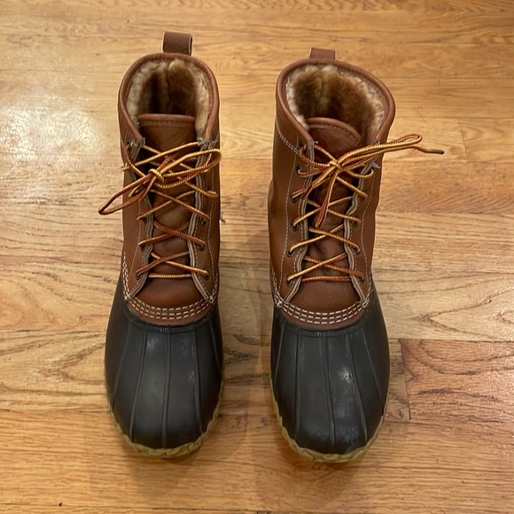 L.L. Bean Shoes - L.L. Bean duck boots leather lined 6 hole womens 11